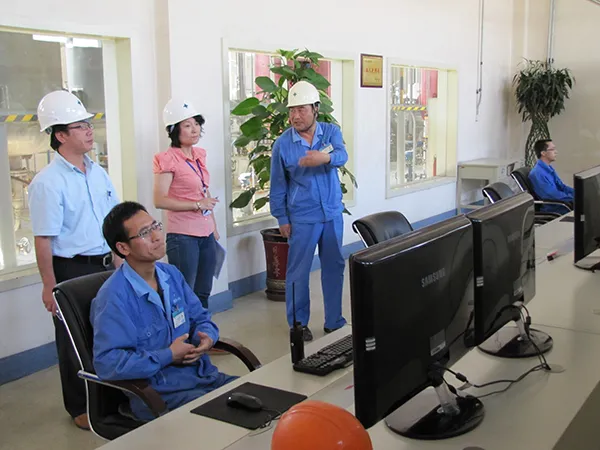 Des clients dans le cadre d'inspections et de visites d'usines